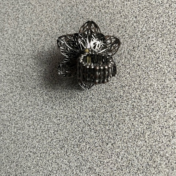Vintage Black & Dark Silver Toned Flower Stretch Ring - Picture 7 of 7